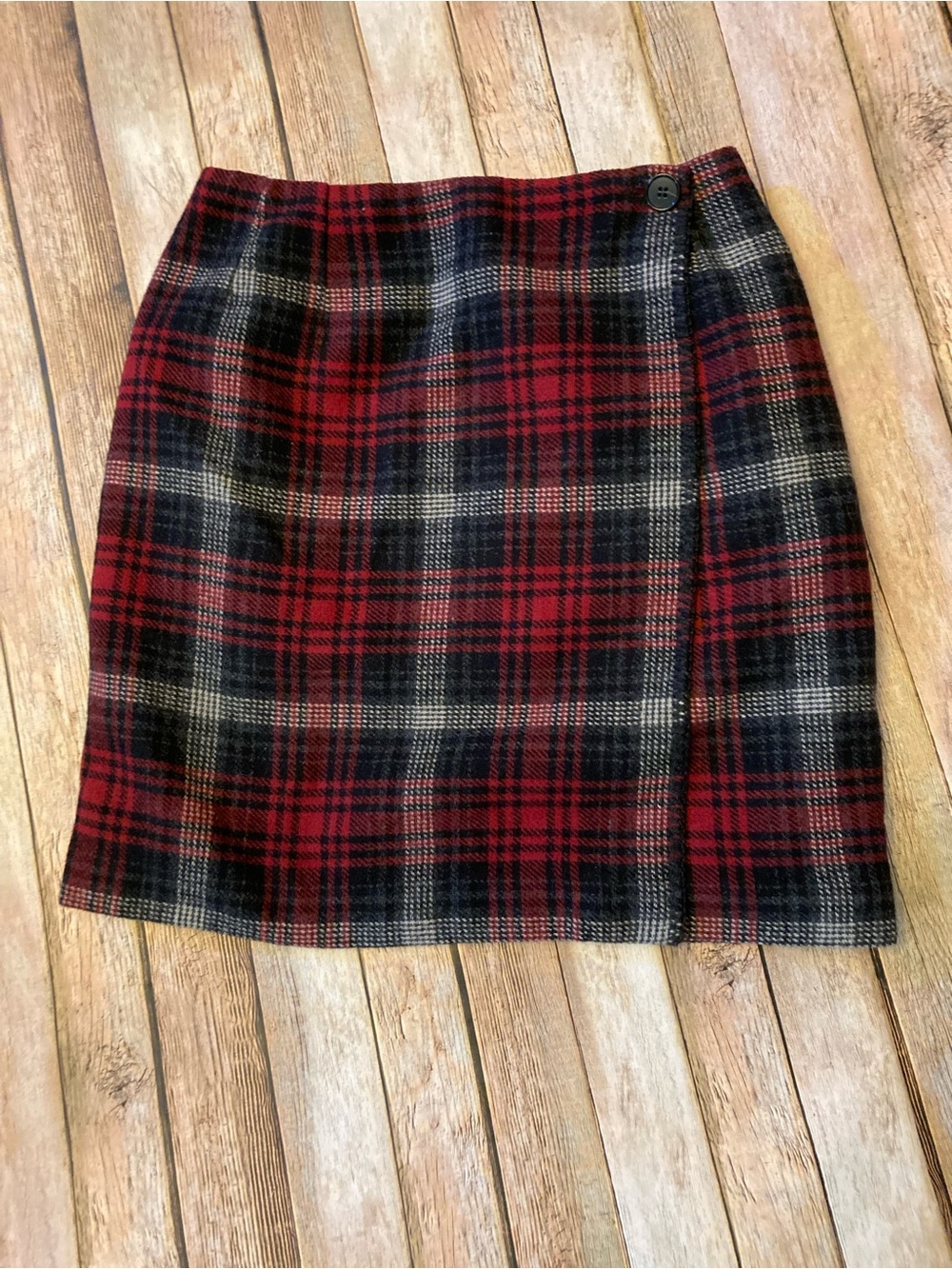 Petite size 6 Plaid Pencil Skirt in Red and Black Wool Blend & Lined Buttons